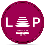 Front view of a can of LOOP Cassis Bliss Strong nicotine pouches