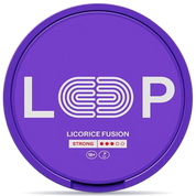 Front view of a can of LOOP Licorice Fusion Strong Slim nicotine pouches