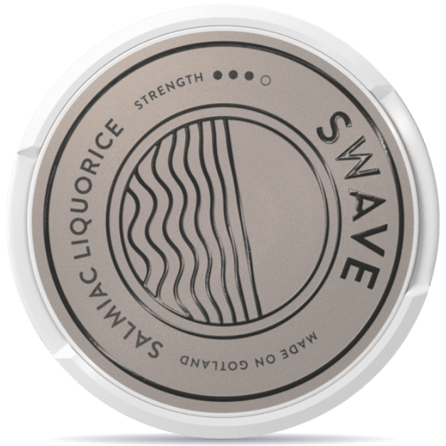 Front view of a can of SWAVE Salmiac Liquorice Strong Slim nicotine pouches