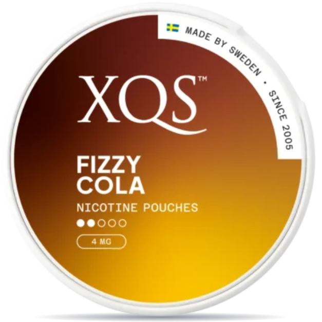 Front view of a can of XQS Fizzy Cola Light nicotine pouches