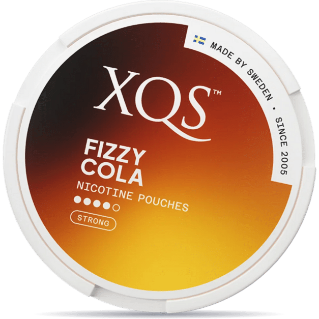 Front view of a can of XQS Fizzy Cola Strong nicotine pouches